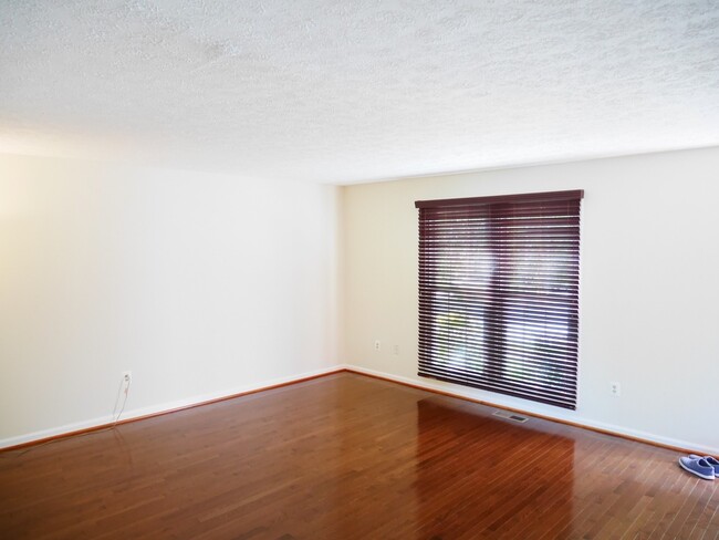 Building Photo - 3 Bedroom Townhouse- Owings Mills, MD