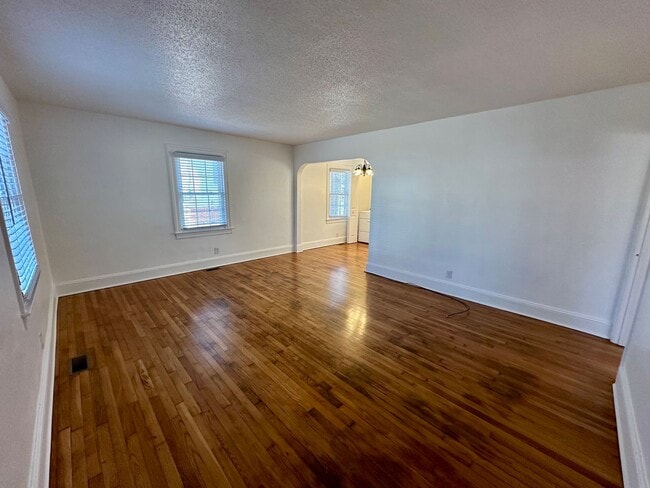 Building Photo - 2 Bedroom 1 Bathroom Home Located in South Hill, VA