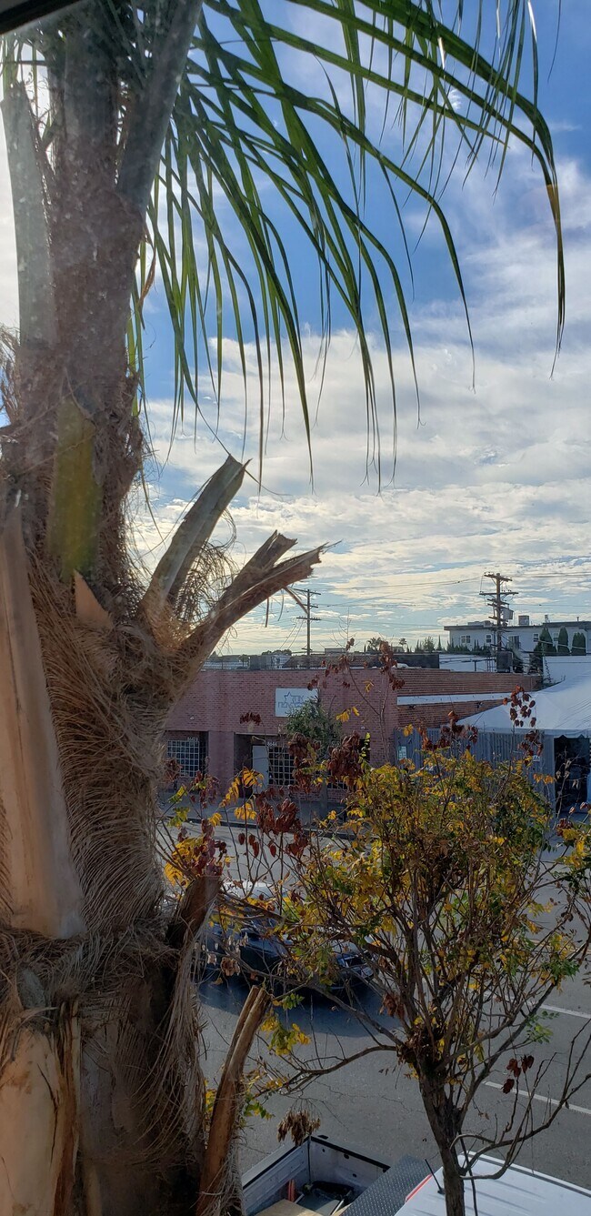 Foto del edificio - 8655 W Pico Blvd