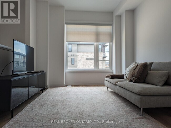 Photo du bâtiment - 461 Blackburn Dr