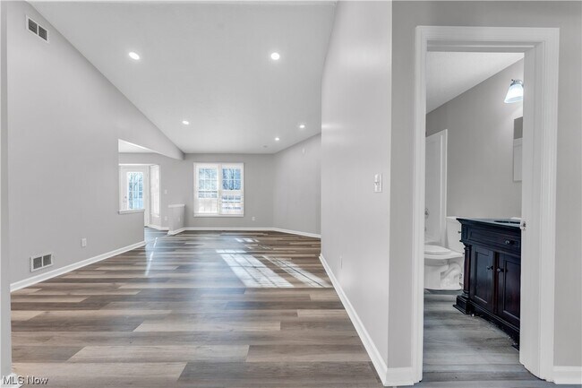 Building Photo - 15343 Sassafras Dr