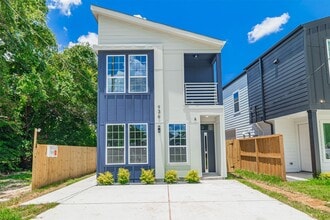 Building Photo - 936 South Ln
