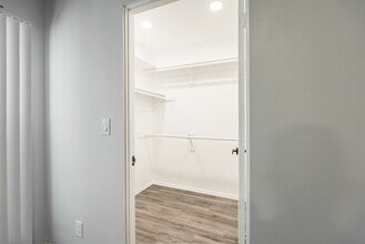 Interior Photo - 1527 Veteran Ave