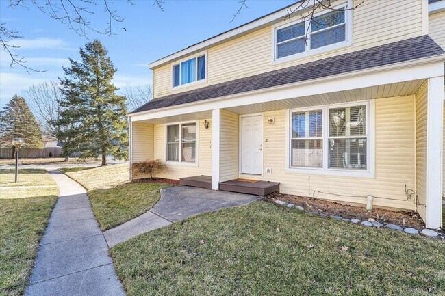 Building Photo - 2 BED / 2 BATH TOWNHOUSE IN DEVONSHIRE WIT...