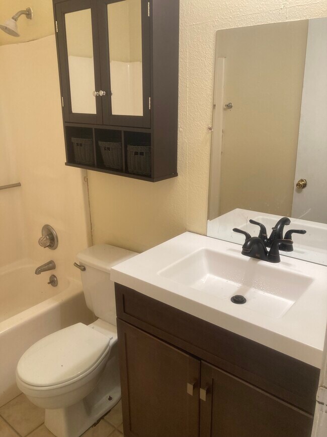 Foto del edificio - 33 Rushwood Dr