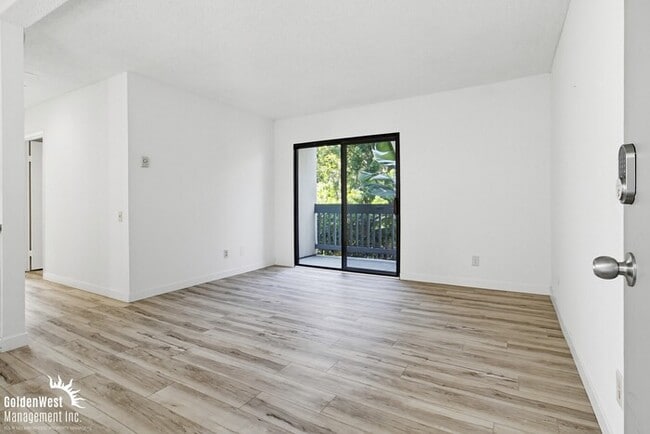 Foto del edificio - Charming 2Bdm 2Ba Apartment in Mission Hills - MI Special