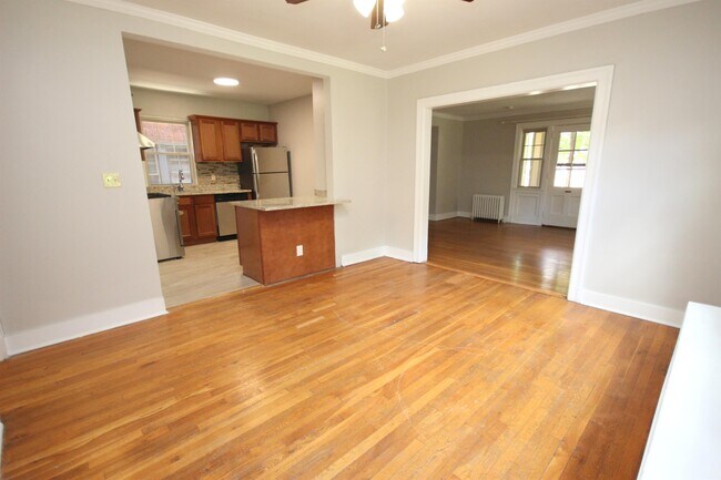 Building Photo - 1454 Barnsdale St