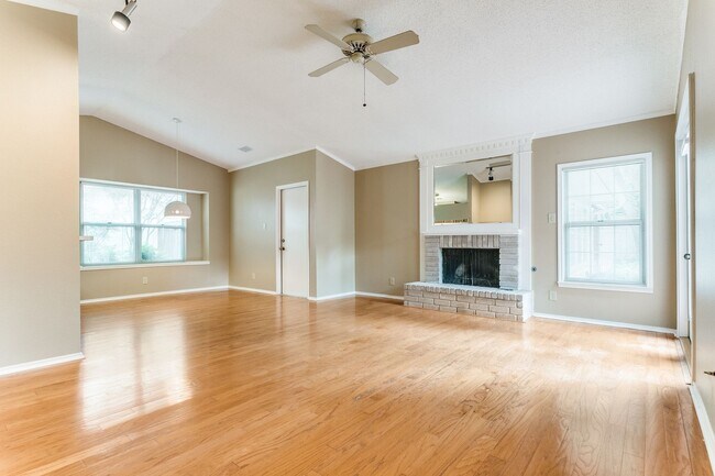 Foto del edificio - 4-BEDROOM IN BLOSSOM PARK