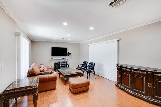 Building Photo - 8141 Whitsett Ave
