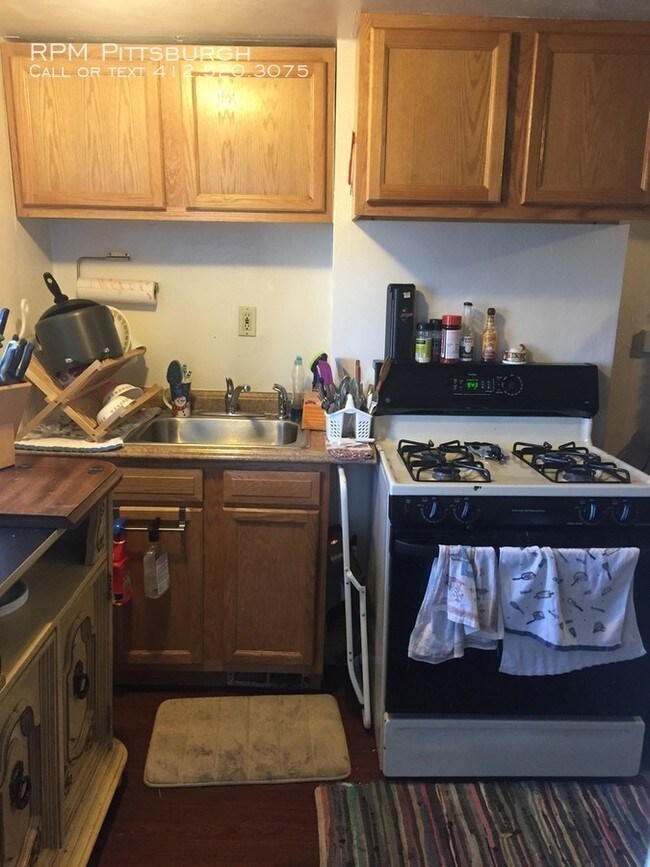 Building Photo - 1 Bedroom/ 1 Bath Available in Greenfield!!