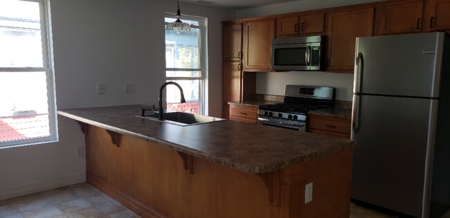 Building Photo - 517 Park Ave