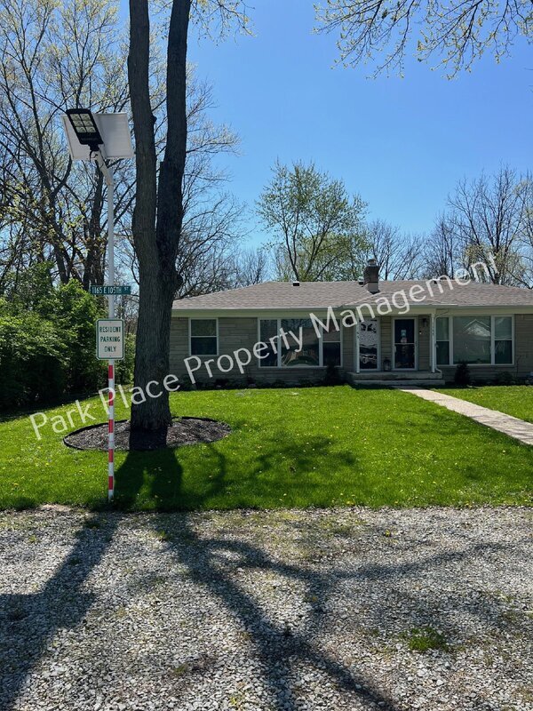 Building Photo - 1165 E 105th St