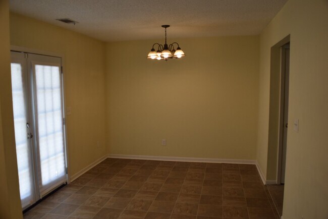 Building Photo - Charming 3 Bed, 2 Bath Home in Powder Spri...