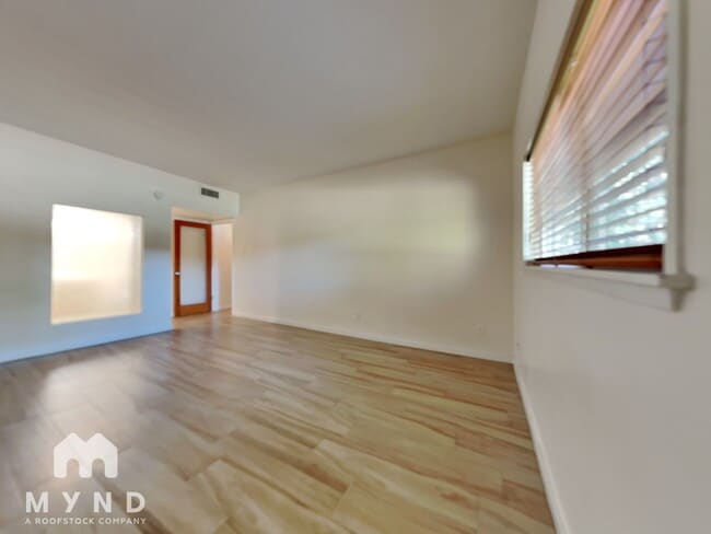 Foto del edificio - 355 E Thomas Rd