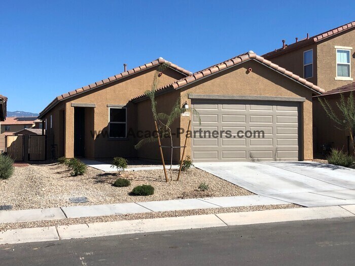 Primary Photo - Three Bedroom/Two Bath in Vail School Dist...