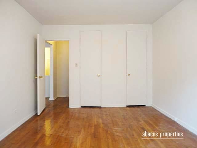 Foto del edificio - 227 E 7th St