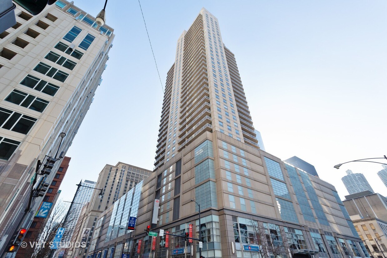 Primary Photo - 545 N Dearborn St