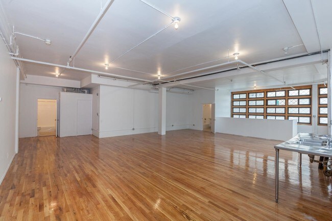 Building Photo - 318 Grand Street