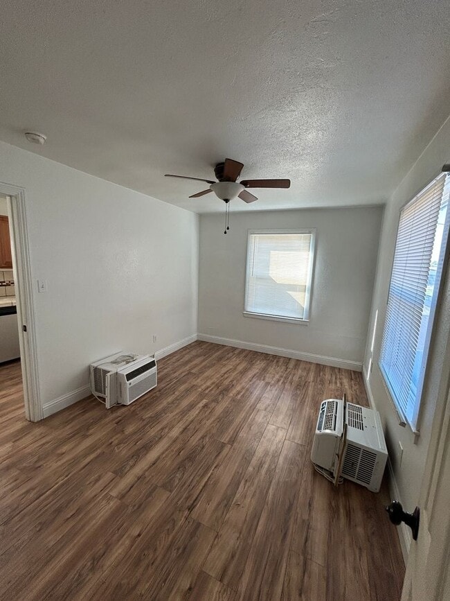 Foto del edificio - Why rent an apartment when you could have ...