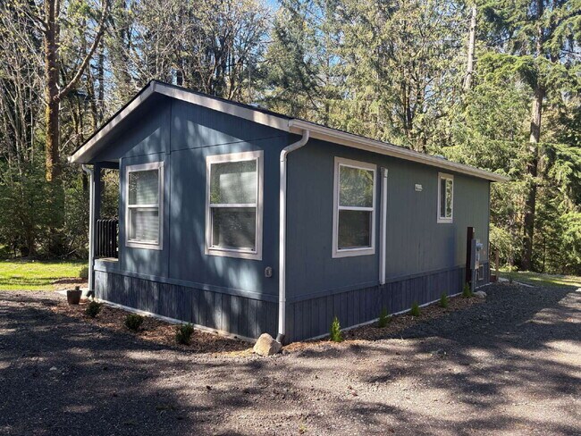 Foto del edificio - Remodeled 1BR Cottage on Private Wooded Lot