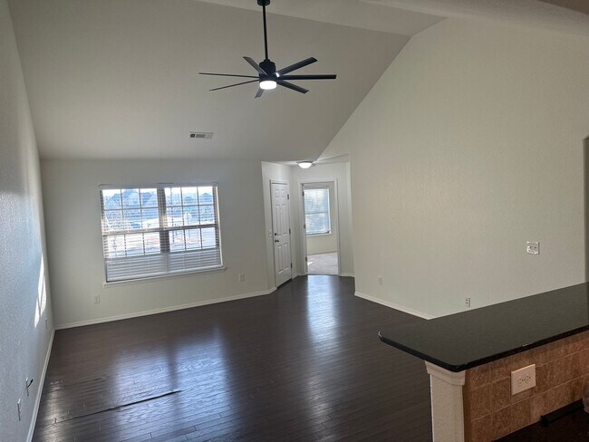 Foto del edificio - Available Now! Beautiful 4-Bedroom, 2-Bathroom Springdale Home w/ Fenced-In Yard and Covered Patio