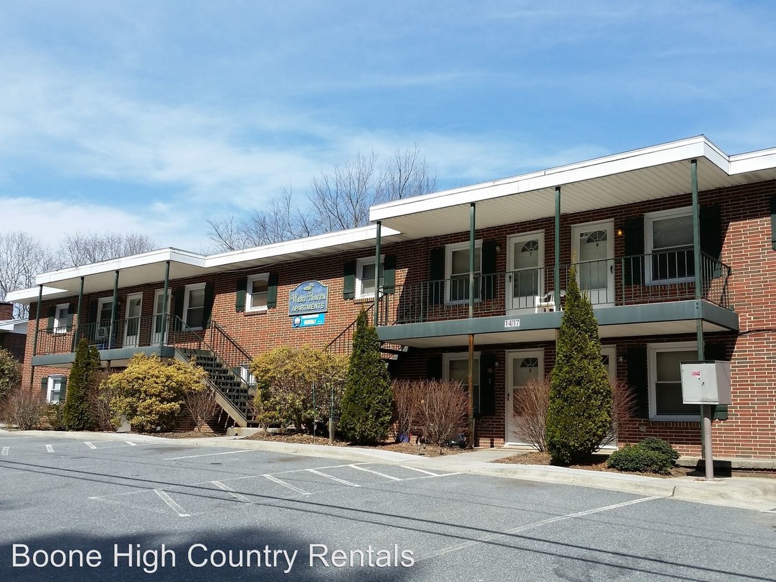 Primary Photo - 1418 North Carolina Hwy 105 Bypass