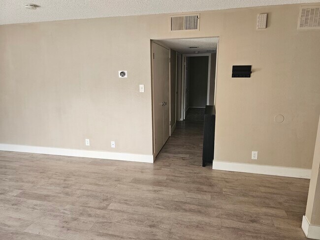 Foto del edificio - 2405 Sunny Ln