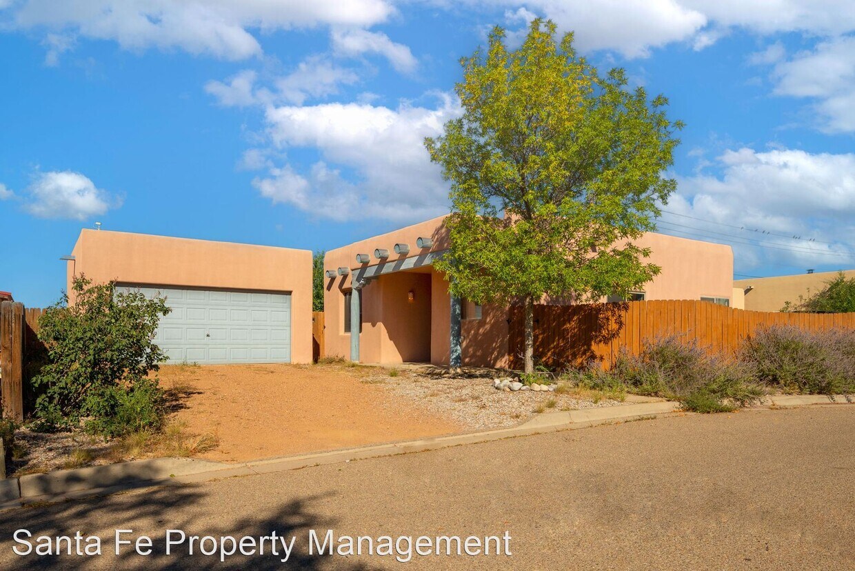 Foto principal - 2 br, 2 bath House - 6345 Milagro Luna