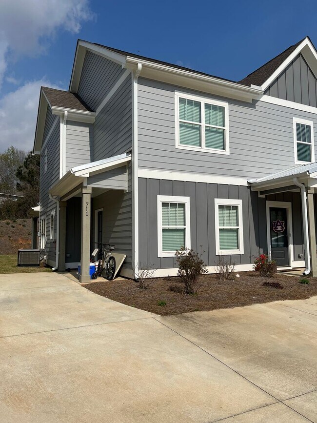 Foto del edificio - Charming 3Bedroom Twin Home in Northern Vi...
