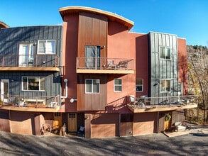 Building Photo - 190 E 7th Ave