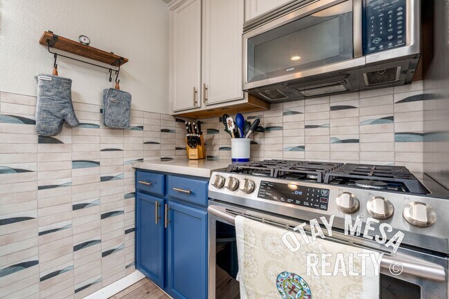 Building Photo - Fully Furnished 2BD/1BA Condo – Ideal for Traveling Professionals