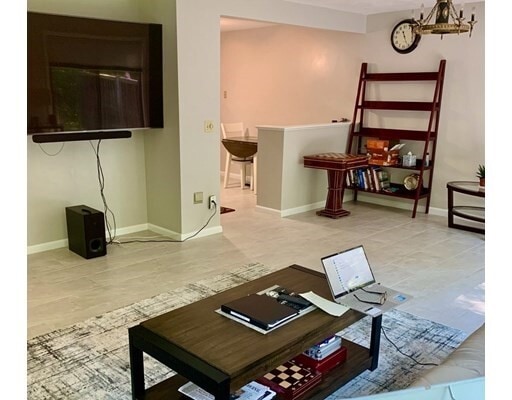 Building Photo - 16 Juniper Rd