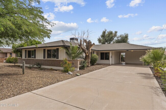Building Photo - 1229 E Manhatton Dr