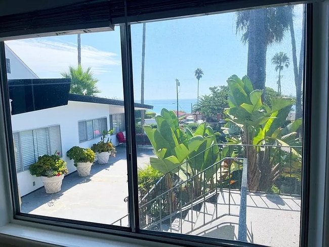 Foto del edificio - 250 Cliff Dr