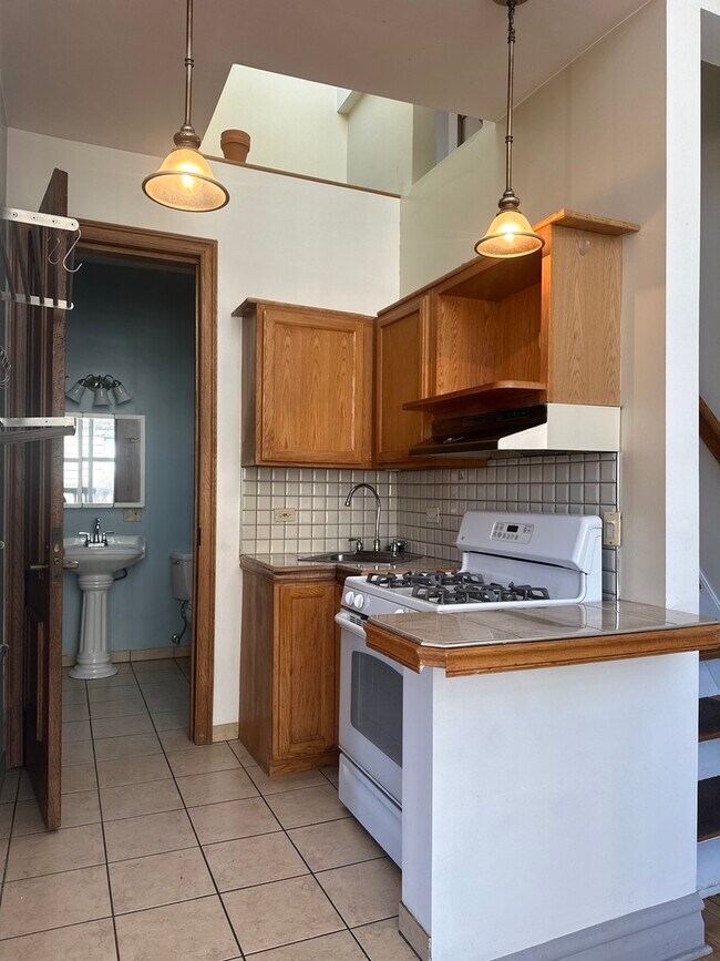 Building Photo - 1439 W 18th St