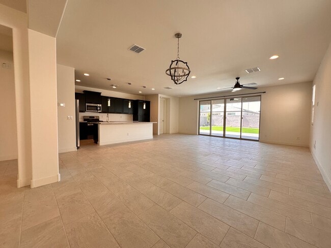 Foto del edificio - 17282 W Larkspur Dr