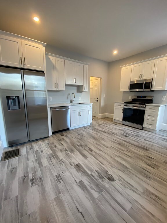 Foto principal - 874 Adams St