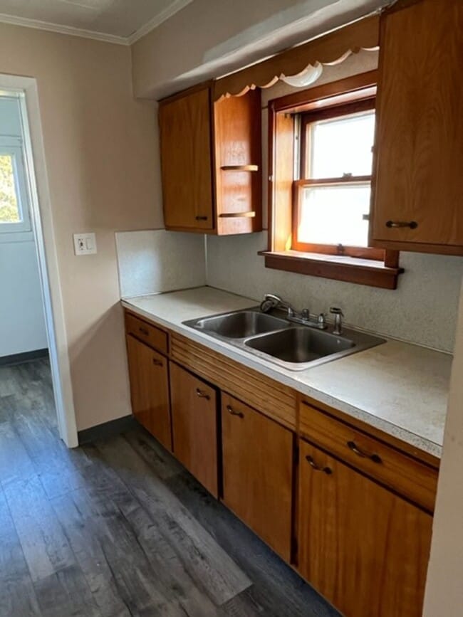 Building Photo - West side 2 bedroom home