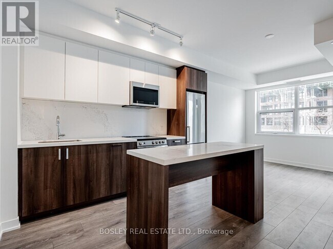 Photo du bâtiment - 1787 St Clair Ave W