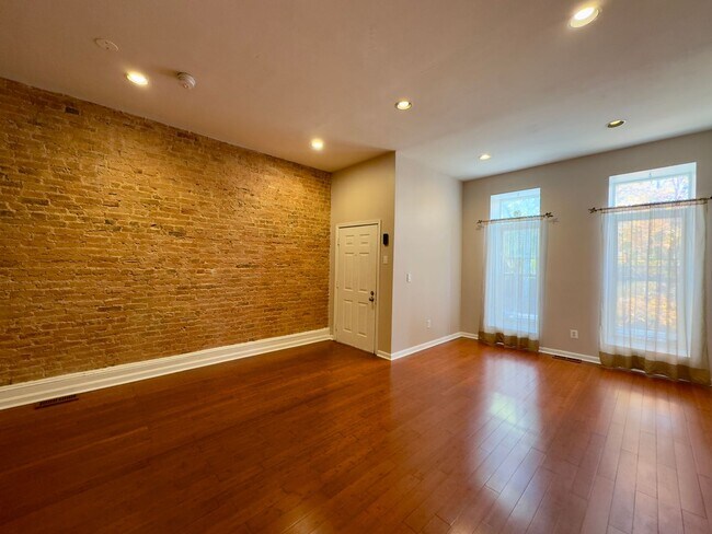 Foto del edificio - Charming 4 Bedroom/2.5 Bathroom in Station North, MD!