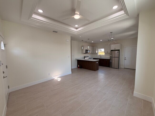 Building Photo - 609 N Alexandrite Ave
