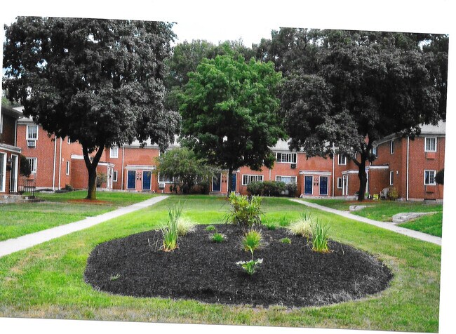 Building Photo - 438 Middle Tpke W