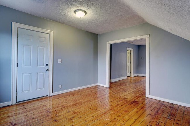 Building Photo - 158 West Ave