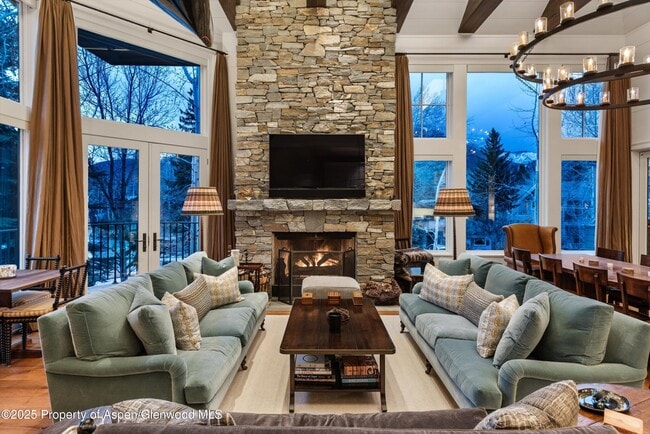 Building Photo - 304 S Garmisch St