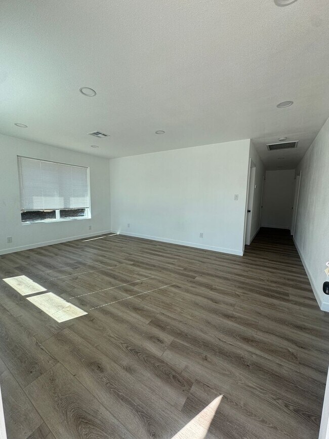 Foto del edificio - Fully remodeled