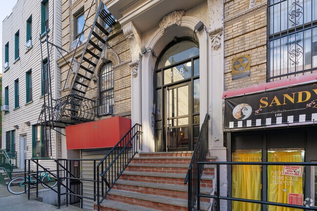 Entrance - 108 Seigel St
