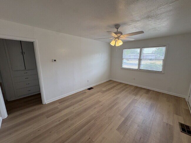 Building Photo - Nicely Remodeled 2-Bedroom Home