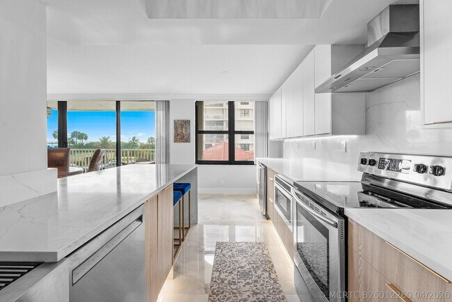Building Photo - 5480 N Ocean Dr