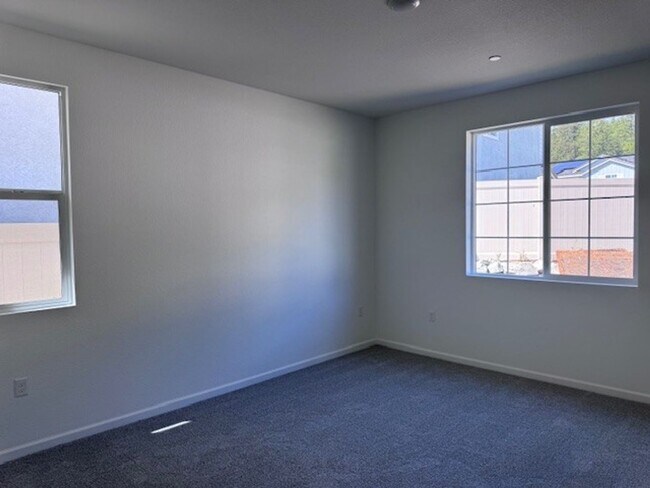 Foto del edificio - Lovely, spacious and brand new construction at the new Loma Rica Ranch