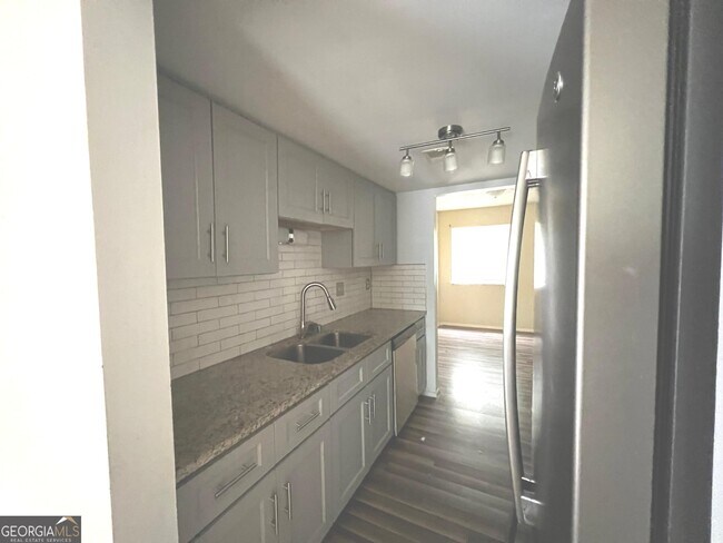 Foto del edificio - 5557 Marbut Rd